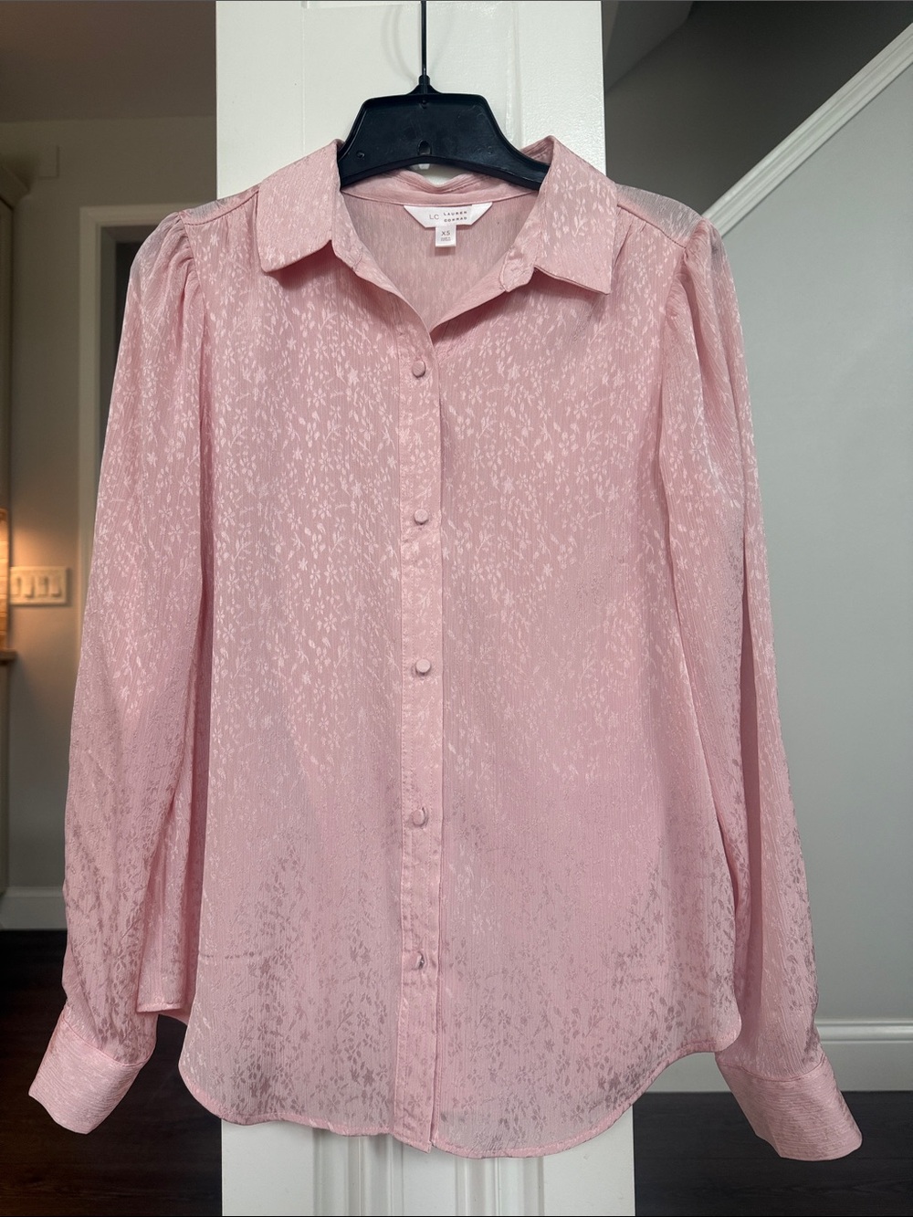 LC Lauren Conrad NWOT Pale Pink Button-Front Blouse Lined Pleated Floral XS
